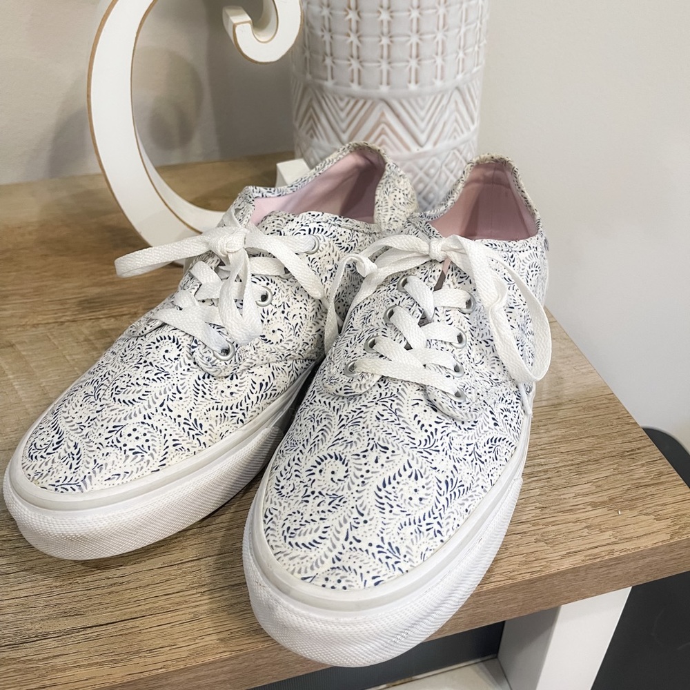 Women’s Laced Vans